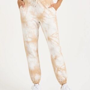 Vuori Laguna lounge oak  2.0 Tie-Dye Jogger Pants in Tan and White